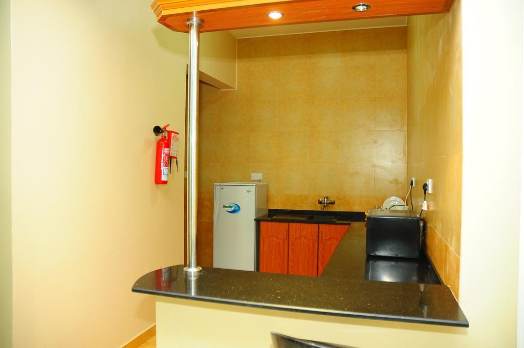 Al Faisal Hotel Suites Sur Quarto foto