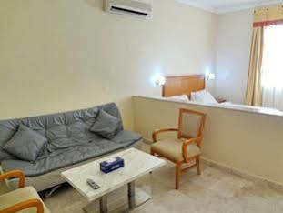 Al Faisal Hotel Suites Sur Exterior foto